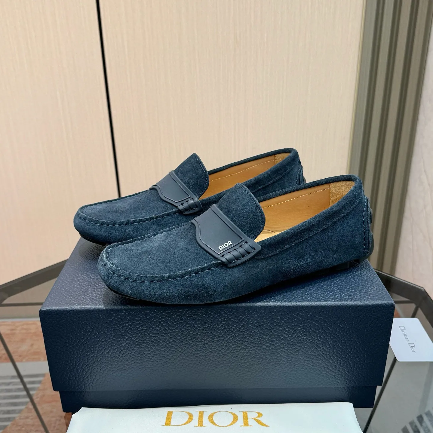 Men's shoes: 580💰 (Niu Li) (Dior Doudou shoes) Exclusive new model Official website new model The upper is made of high-quality imported calf, the color is delicate, and the luxurious texture flows. Tailor-made for exquisite men, creating a noble aura. Delicate and smooth lines. Cowhide lining. Size: 38-44, 45 customized. Outdoor driving shoes for experienced drivers🚗
